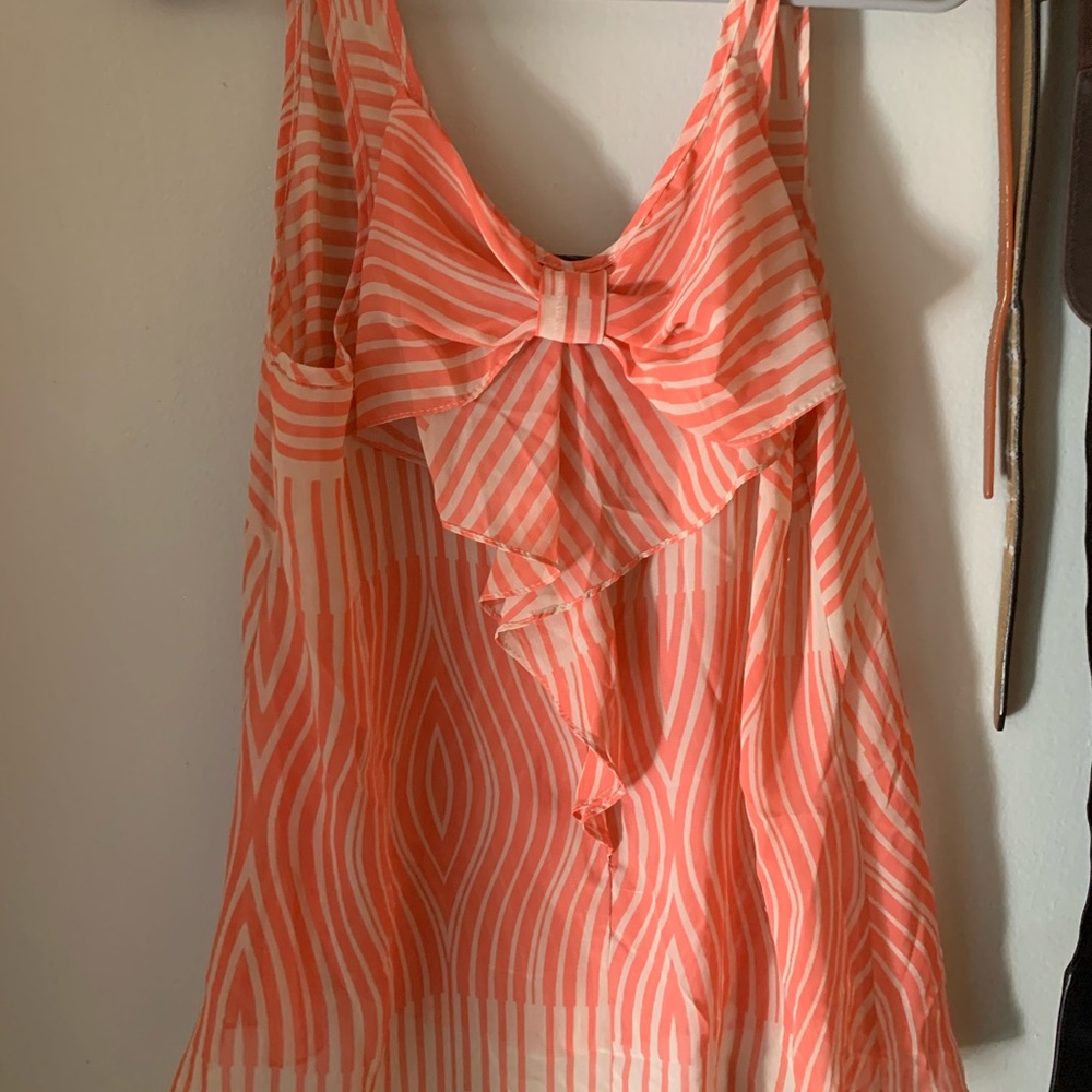 10 DOLLAR SALE ON EVERYTHING: Orange and Cream Printed Tunic. LIKE NEW.